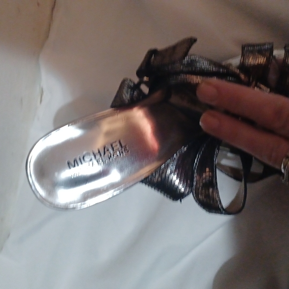 Michael Kors heals - Picture 2 of 4